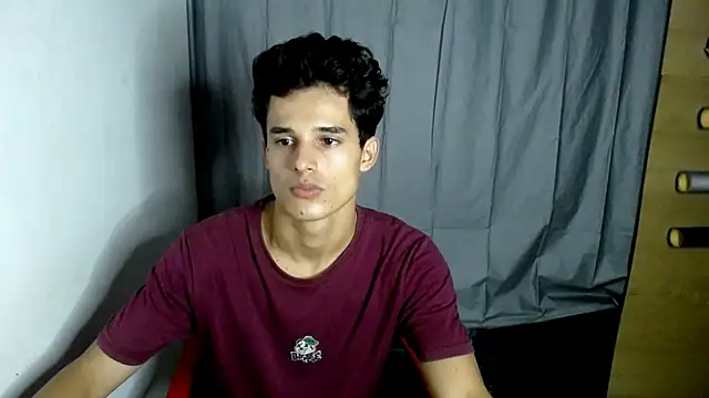 Snapshot of freddy_romas chatting on January 24, 2025, 12:20 am freddy romas online show from January 24, 2025, 12:20 am