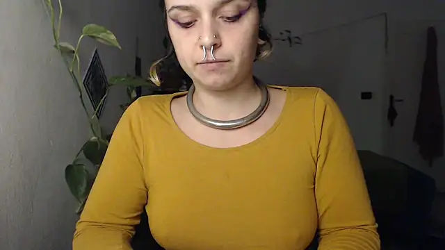 kinkyspirali online show from October 1, 2025, 6:56 pm