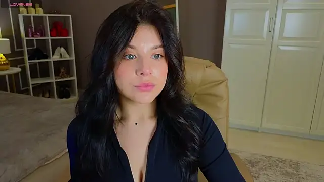 Jenna Adams  online show from September 18, 2025, 1:52 am