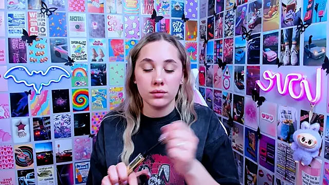 MiaMilas online show from March 25, 2026, 1:21 pm