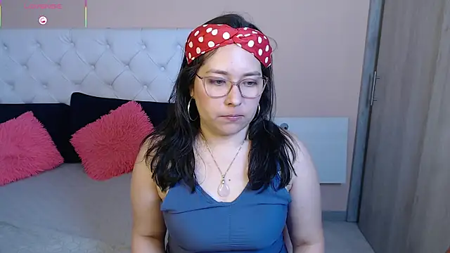 Snapshot of May_Carlier chatting on December 19, 2025, 12:36 am May Carlier online show from December 19, 2025, 12:36 am