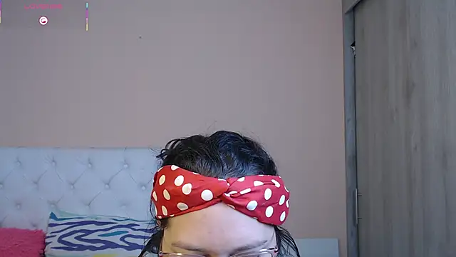 Snapshot of May_Carlier chatting on November 28, 2025, 2:12 am May Carlier online show from November 28, 2025, 2:12 am