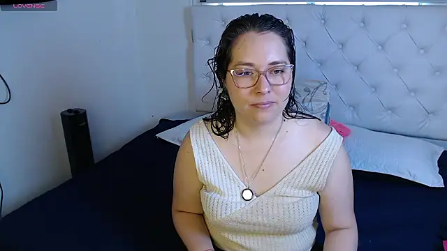 Snapshot of May_Carlier chatting on February 9, 2026, 10:08 pm May Carlier online show from February 9, 2026, 10:08 pm