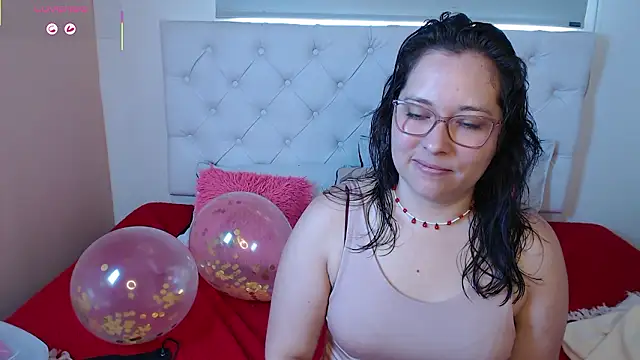 Snapshot of May_Carlier chatting on February 13, 2026, 7:25 pm May Carlier online show from February 13, 2026, 7:25 pm