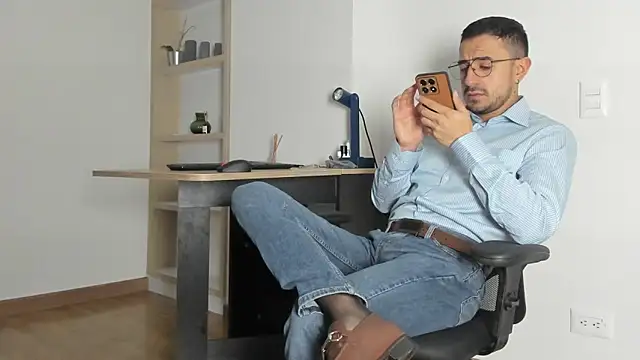 pablo-rincon95 online show from March 2, 2025, 12:14 pm