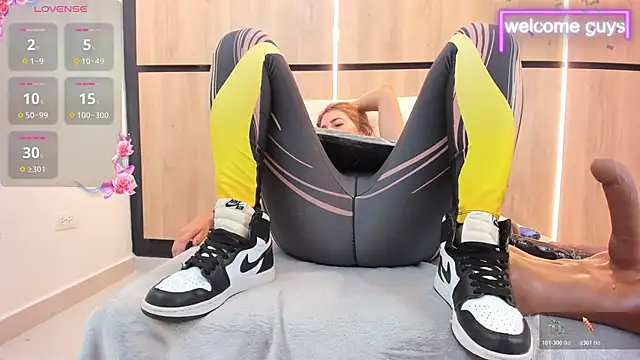 adela chase online show from November 20, 2025, 3:07 am