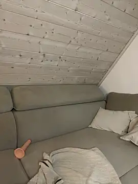 jazzy-bee online show from January 24, 2025, 11:45 pm