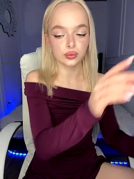 horny blondiee online show from January 6, 2026, 1:26 pm