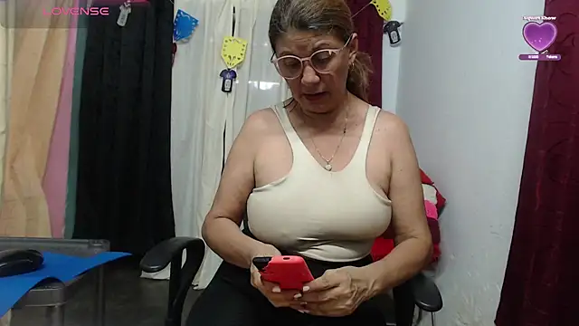 Snapshot of Aranza-Queen chatting on June 29, 2026, 7:13 pm Aranza-Queen online show from June 29, 2026, 7:13 pm
