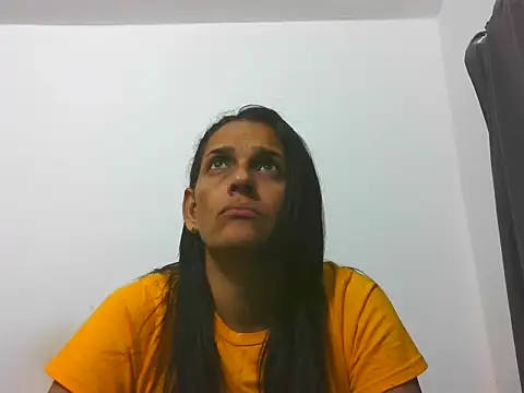 latinbrunettet online show from April 15, 2026, 2:10 pm