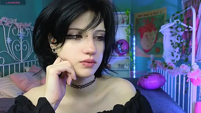 Snapshot of dark_vamp_ chatting on February 20, 2025, 11:43 pm dark vamp  online show from February 20, 2025, 11:43 pm