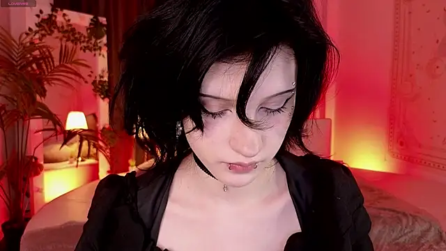 Snapshot of dark_vamp_ chatting on February 6, 2025, 9:38 pm dark vamp  online show from February 6, 2025, 9:38 pm