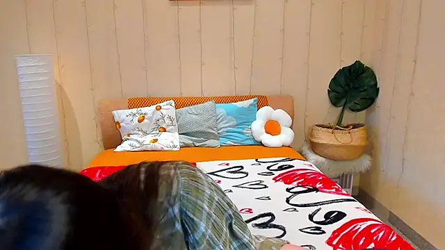 Snapshot of Mira_Karter chatting on April 5, 2026, 3:24 am Mira Karter online show from April 5, 2026, 3:24 am