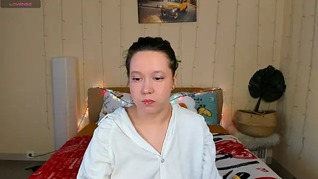 Snapshot of Mira_Karter chatting on May 15, 2026, 3:59 am Mira Karter online show from May 15, 2026, 3:59 am