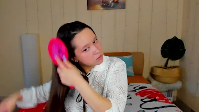 Snapshot of Mira_Karter chatting on April 15, 2026, 2:39 am Mira Karter online show from April 15, 2026, 2:39 am