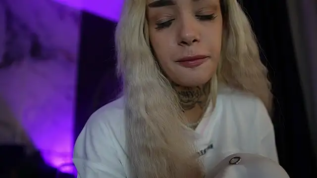 Snapshot of blondie_muller chatting on June 5, 2026, 8:03 pm blondie muller online show from June 5, 2026, 8:03 pm