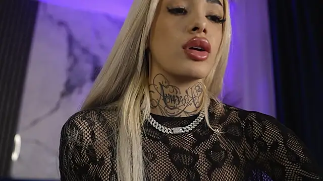 Snapshot of blondie_muller chatting on April 30, 2026, 8:05 pm blondie muller online show from April 30, 2026, 8:05 pm