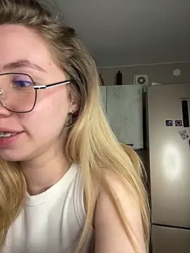 Kitty Katrine online show from May 11, 2026, 4:04 pm