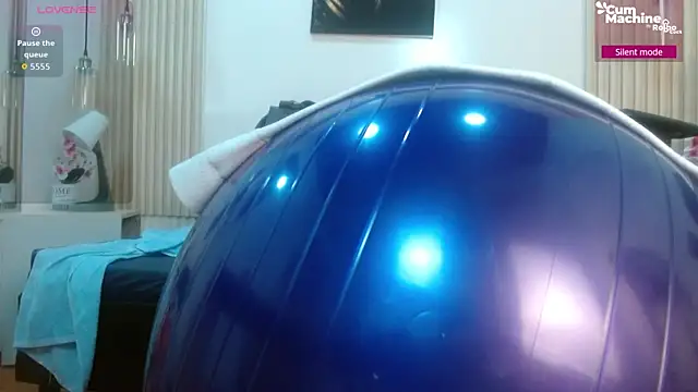 virtual charm online show from November 15, 2025, 12:31 pm