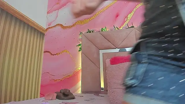 Taylor  cooper online show from February 10, 2026, 6:40 pm