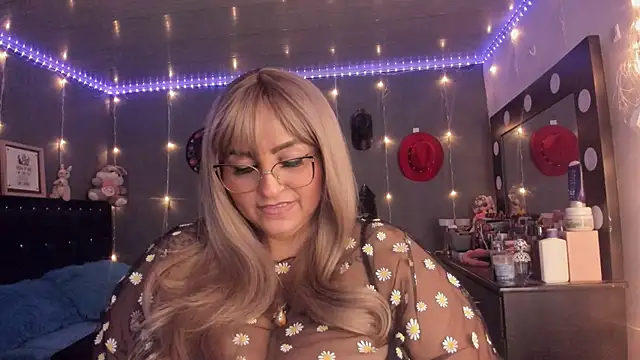 Ivonnee   online show from February 9, 2025, 7:26 am