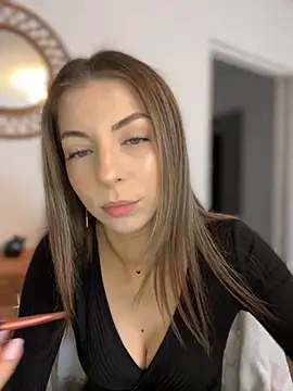 Mia Ethan online show from November 2, 2025, 7:35 am