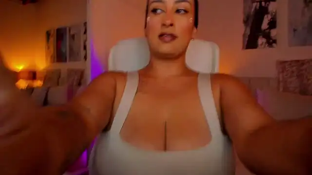 Snapshot of DaniRousse chatting on March 12, 2025, 9:13 pm DaniRousse online show from March 12, 2025, 9:13 pm