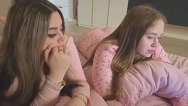 endlesssoffi online show from April 6, 2026, 9:38 pm