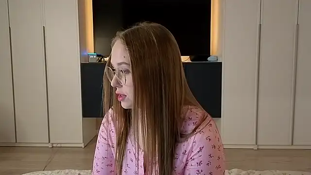 endlesssoffi online show from November 2, 2025, 8:14 pm