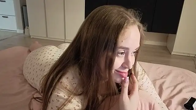 endlesssoffi online show from April 11, 2026, 7:50 pm