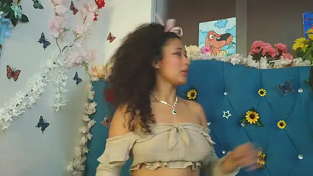 Milkdulce1 online show from June 4, 2026, 1:27 pm