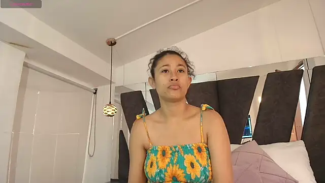 Milkdulce1 online show from November 10, 2025, 1:16 pm