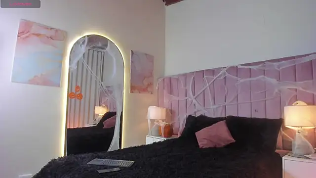 Aleja arango1 online show from October 27, 2025, 7:37 pm