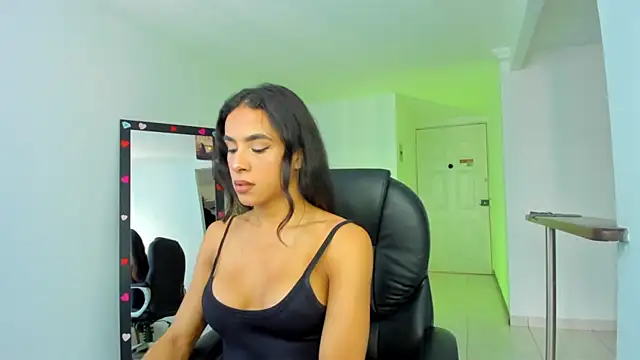 Aleja arango1 online show from February 9, 2026, 6:50 pm