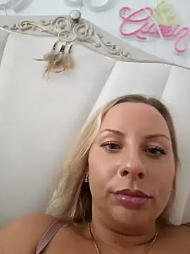 Sparkle2206 online show from October 3, 2025, 1:01 pm