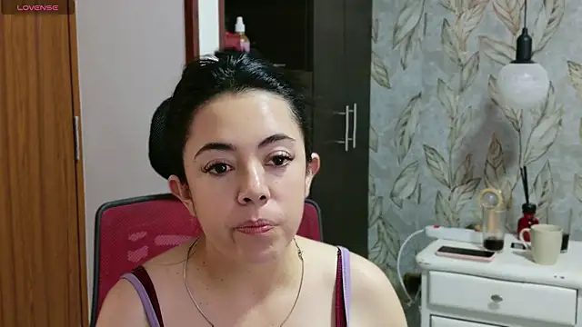 Bella fournier online show from April 25, 2026, 8:50 pm