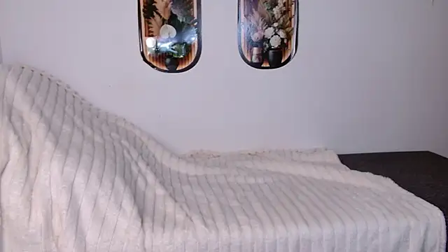 bellaa love  online show from April 7, 2026, 12:12 am