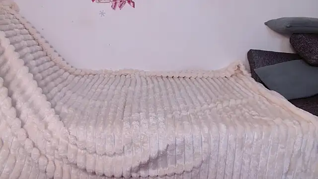 bellaa love  online show from March 25, 2026, 12:11 am