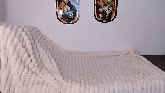 bellaa love  online show from April 15, 2026, 12:16 am