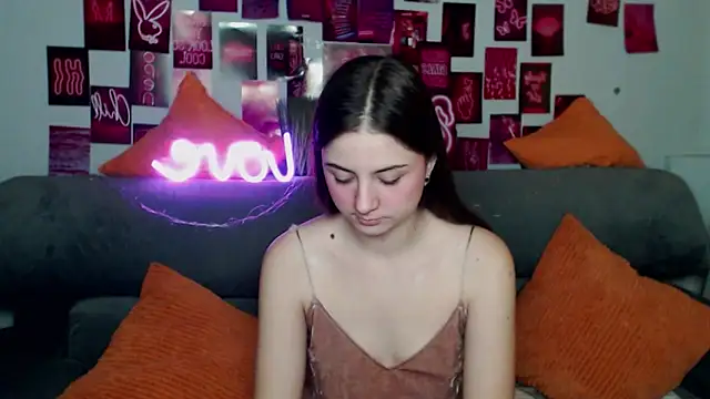 MilanaRoza online show from November 6, 2025, 5:55 am