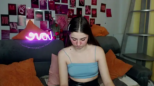 MilanaRoza online show from November 7, 2025, 5:56 am