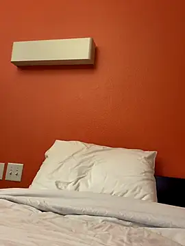 WhiteChocolateSwirlz online show from December 23, 2025, 2:00 am