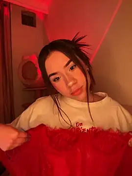 Im Valen Cute online show from December 3, 2025, 4:13 am