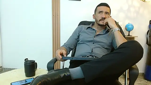 Reiko 85  online show from October 4, 2025, 7:37 pm