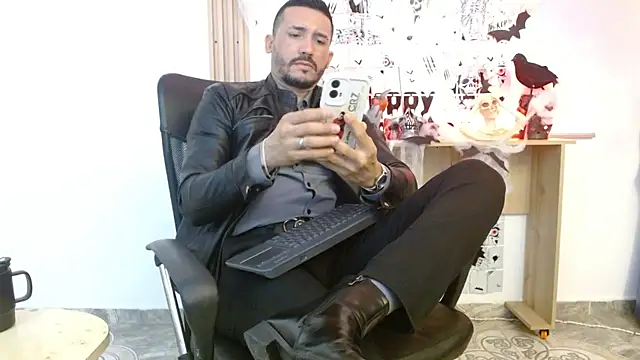 Reiko 85  online show from October 27, 2025, 2:40 pm