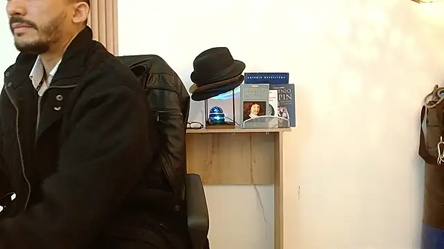 Reiko 85  online show from November 30, 2025, 2:40 pm