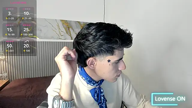 Snapshot of Dyla_n18 chatting on May 7, 2026, 8:23 pm Dyla n18 online show from May 7, 2026, 8:23 pm