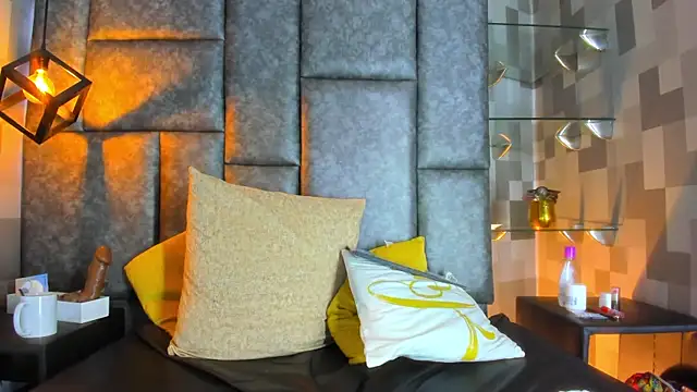 Corina Taylor  online show from October 8, 2025, 11:34 am