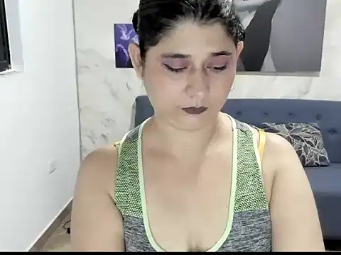 Snapshot of alinabozz1 chatting on June 6, 2026, 2:39 am alinabozz1 online show from June 6, 2026, 2:39 am