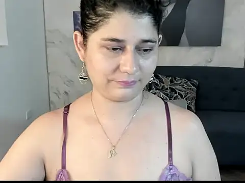 Snapshot of alinabozz1 chatting on June 12, 2026, 5:16 am alinabozz1 online show from June 12, 2026, 5:16 am